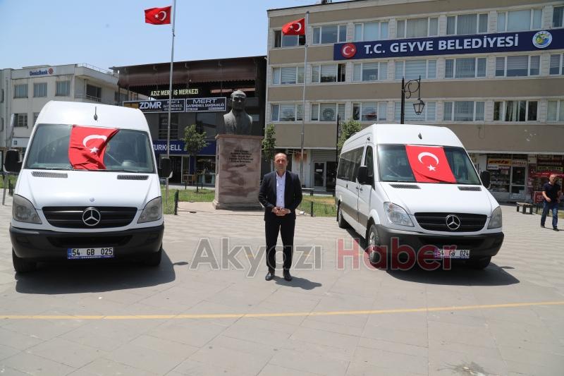 Makam aracını iki minibüsle takas etti