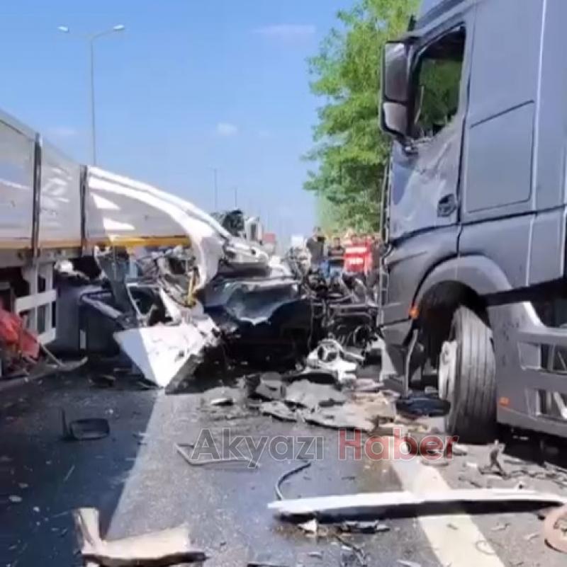 Otoyolda tırlar çarpıştı 1 yaralı