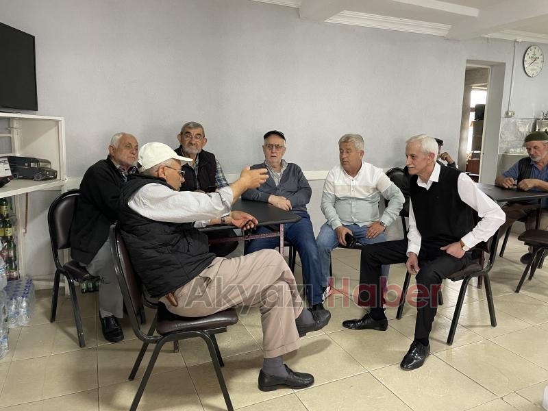 Akyazılı kahveci yarım asırdır takım elbise ile işini yapıyor