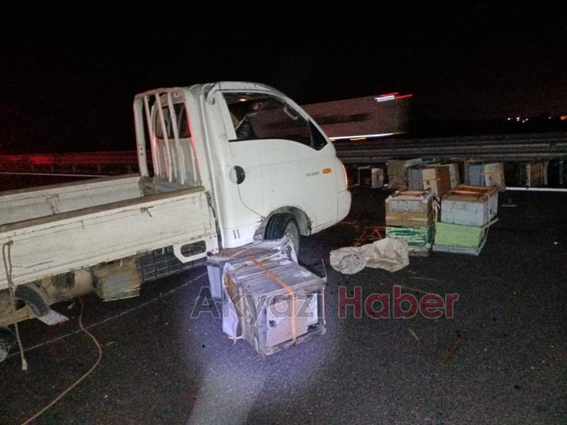 KMO'da arı kovanı yüklü kamyonet kaza yaptı