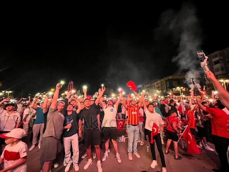 Sakarya'da Milli takımın galibiyet coşkusu