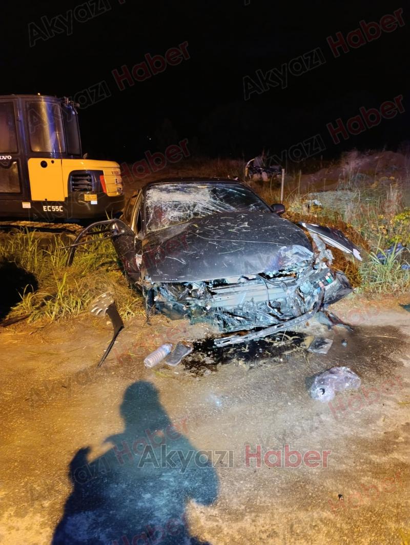 Akyazıda feci kaza 2 yaralı