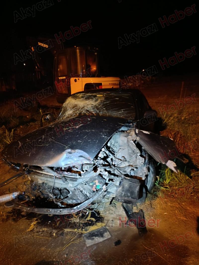 Akyazıda feci kaza 2 yaralı