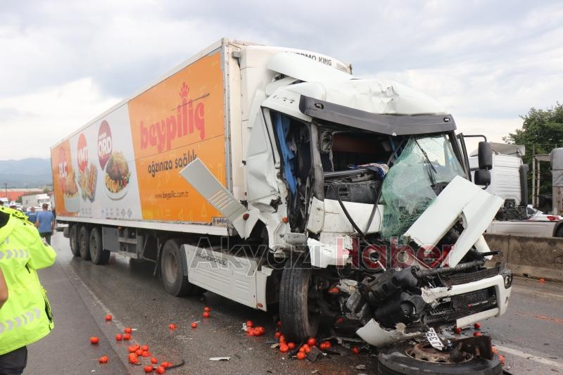 Tır içerisinde sıkışan anne ile çocuğunu itfaiye kurtardı