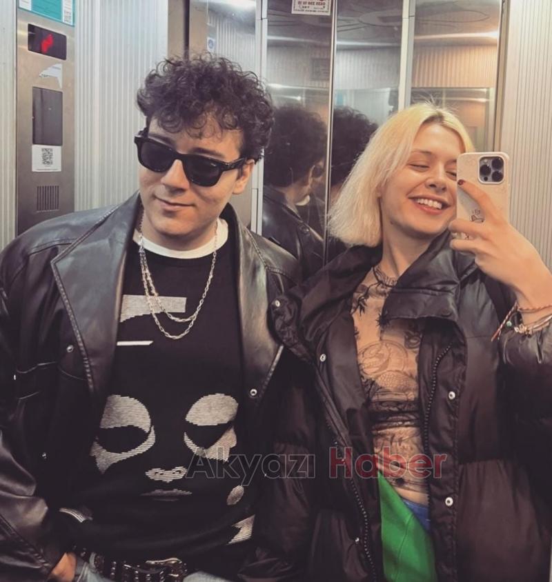 Enes Batur ve sevgilisi kazada yaralandı