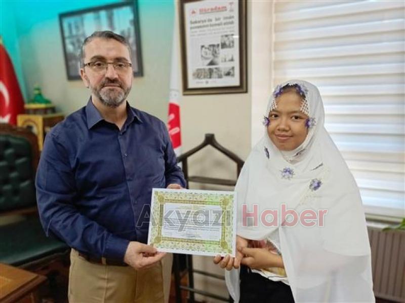 Endonezyalı kadın Müslüman oldu