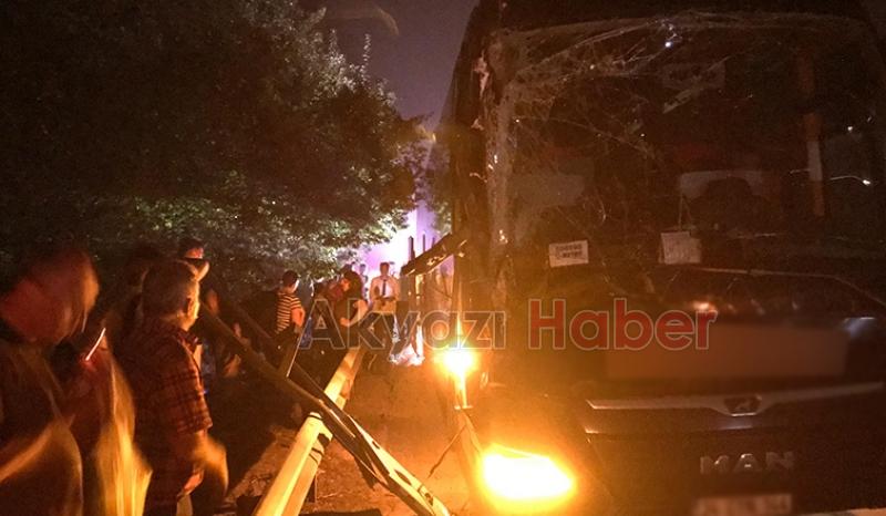 Otoyolda otobüs tıra çarptı
