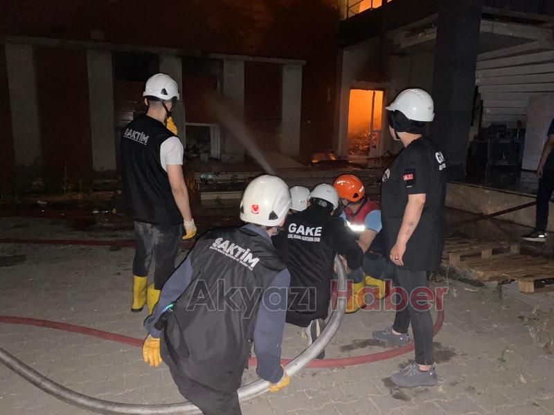 Kozmetik fabrikası yangında kül oldu