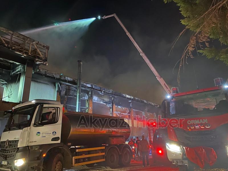 Kozmetik fabrikası yangında kül oldu