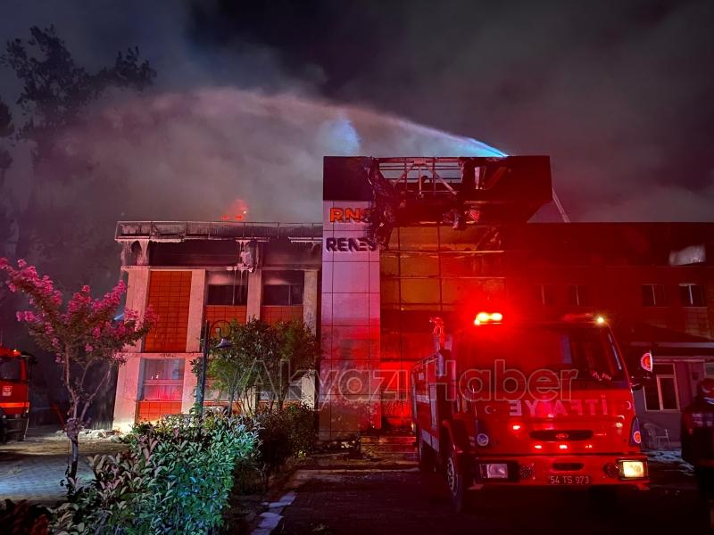 Kozmetik fabrikası yangında kül oldu