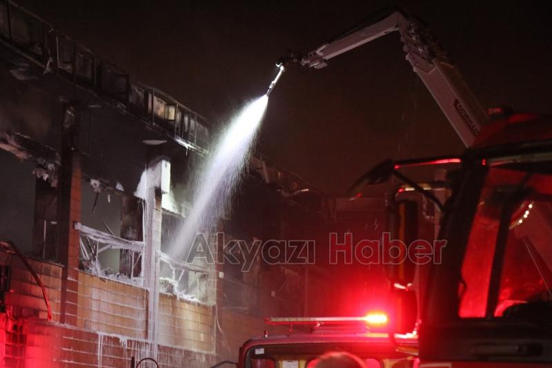 Kozmetik fabrikası yangınından fotoğraflar