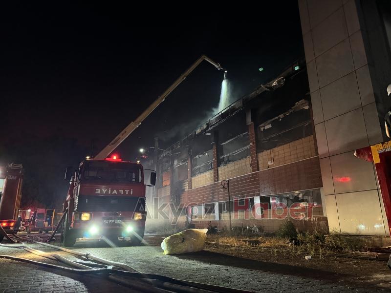 Kozmetik fabrikası yangınından fotoğraflar