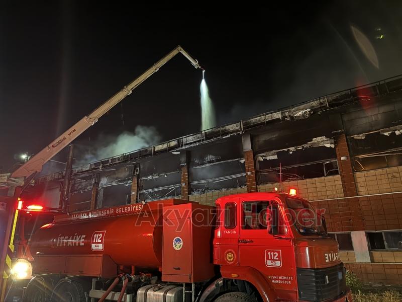 Kozmetik fabrikası yangınından fotoğraflar