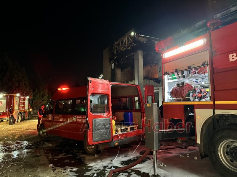 Kozmetik fabrikası yangınından fotoğraflar