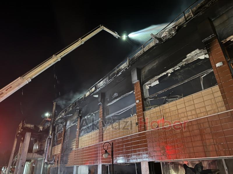 Kozmetik fabrikası yangınından fotoğraflar