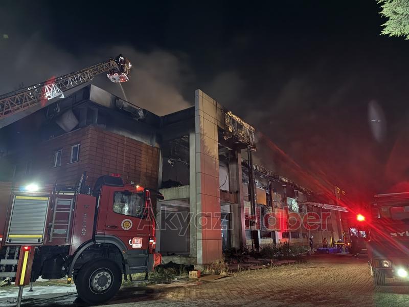 Kozmetik fabrikası yangınından fotoğraflar