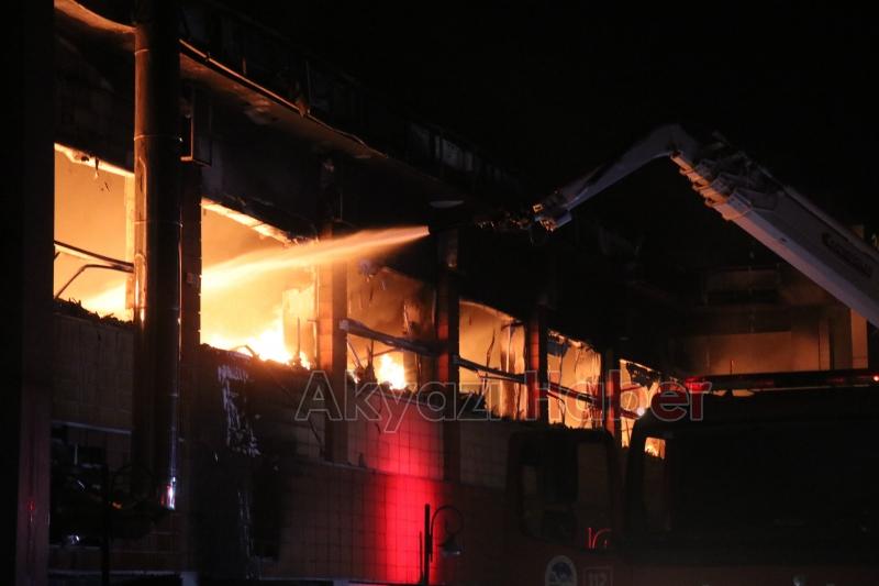 Kozmetik fabrikası yangınından fotoğraflar