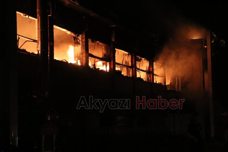 Kozmetik fabrikası yangınından fotoğraflar