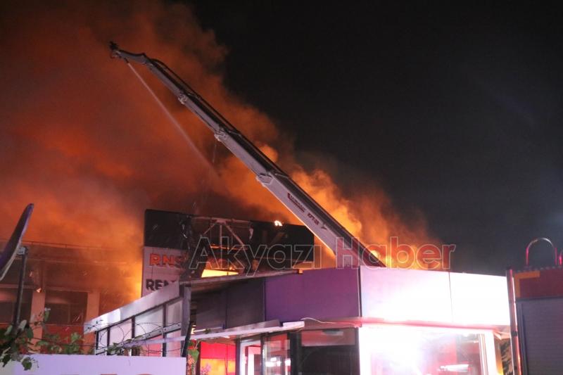 Kozmetik fabrikası yangınından fotoğraflar