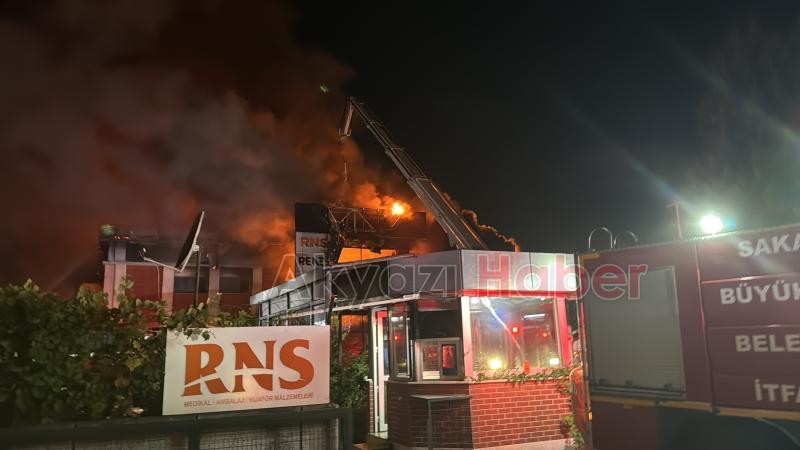 Kozmetik fabrikası yangınından fotoğraflar