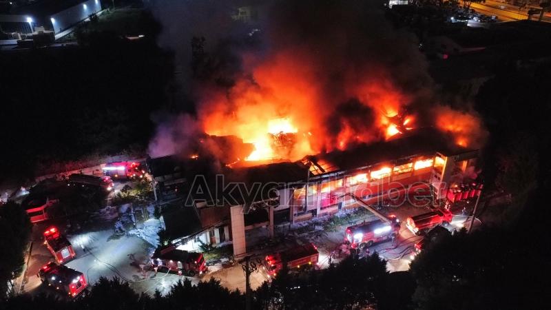 Kozmetik fabrikası yangınından fotoğraflar