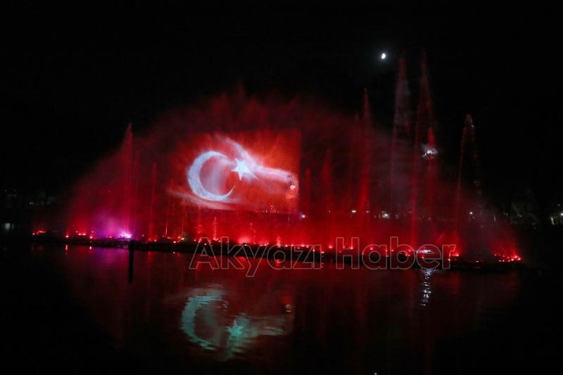 Büyükşehirden hologramlı Türk Bayrağı gösterisi