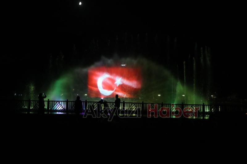 Büyükşehirden hologramlı Türk Bayrağı gösterisi