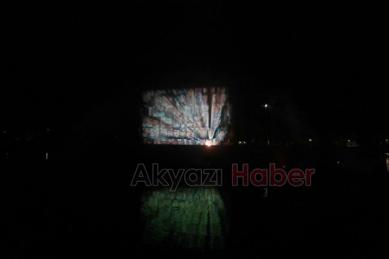 Büyükşehirden hologramlı Türk Bayrağı gösterisi