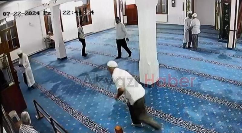 Camide kendini kesmeye kalktı