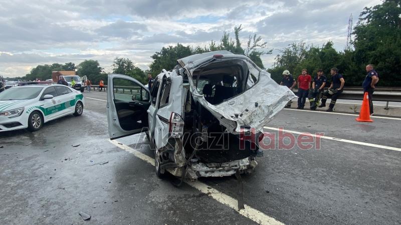 Otoyoldaki kazada anne ve kızı öldü, 4 kişi yaralandı