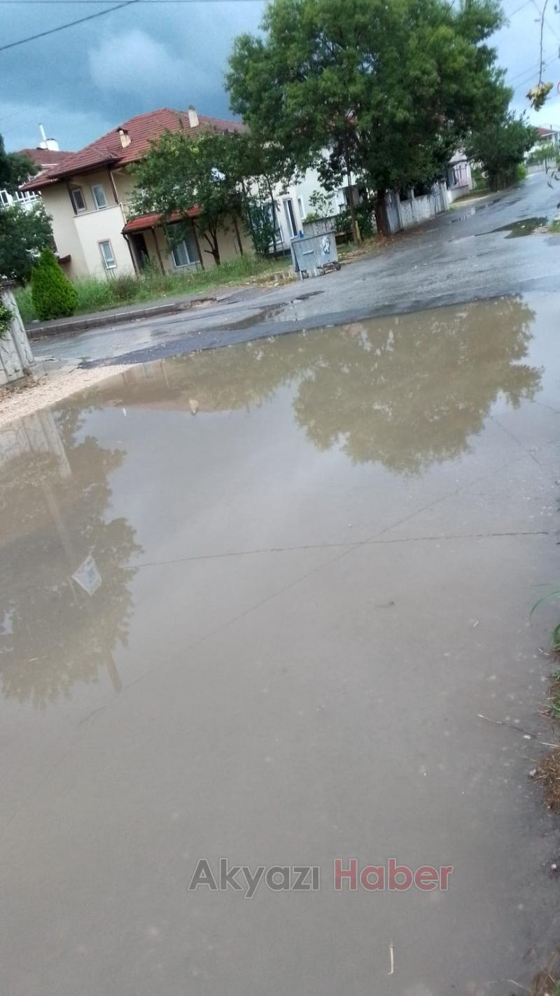 Bu sokak her yağmurda göle dönüyor