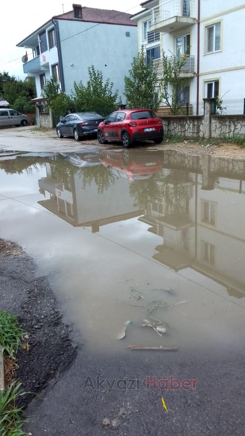 Bu sokak her yağmurda göle dönüyor
