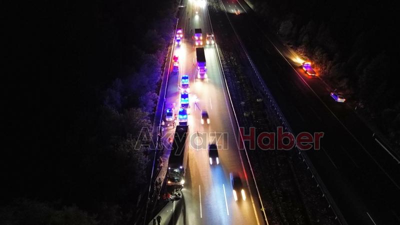 Otoyolda feci kaza: 25 yaralı