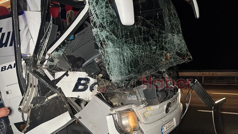 Otoyolda feci kaza: 25 yaralı