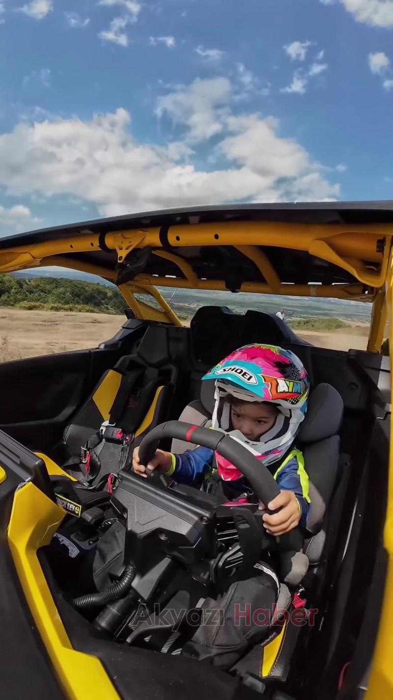 Lamborghini'nin üzerinden ATV ile atladı