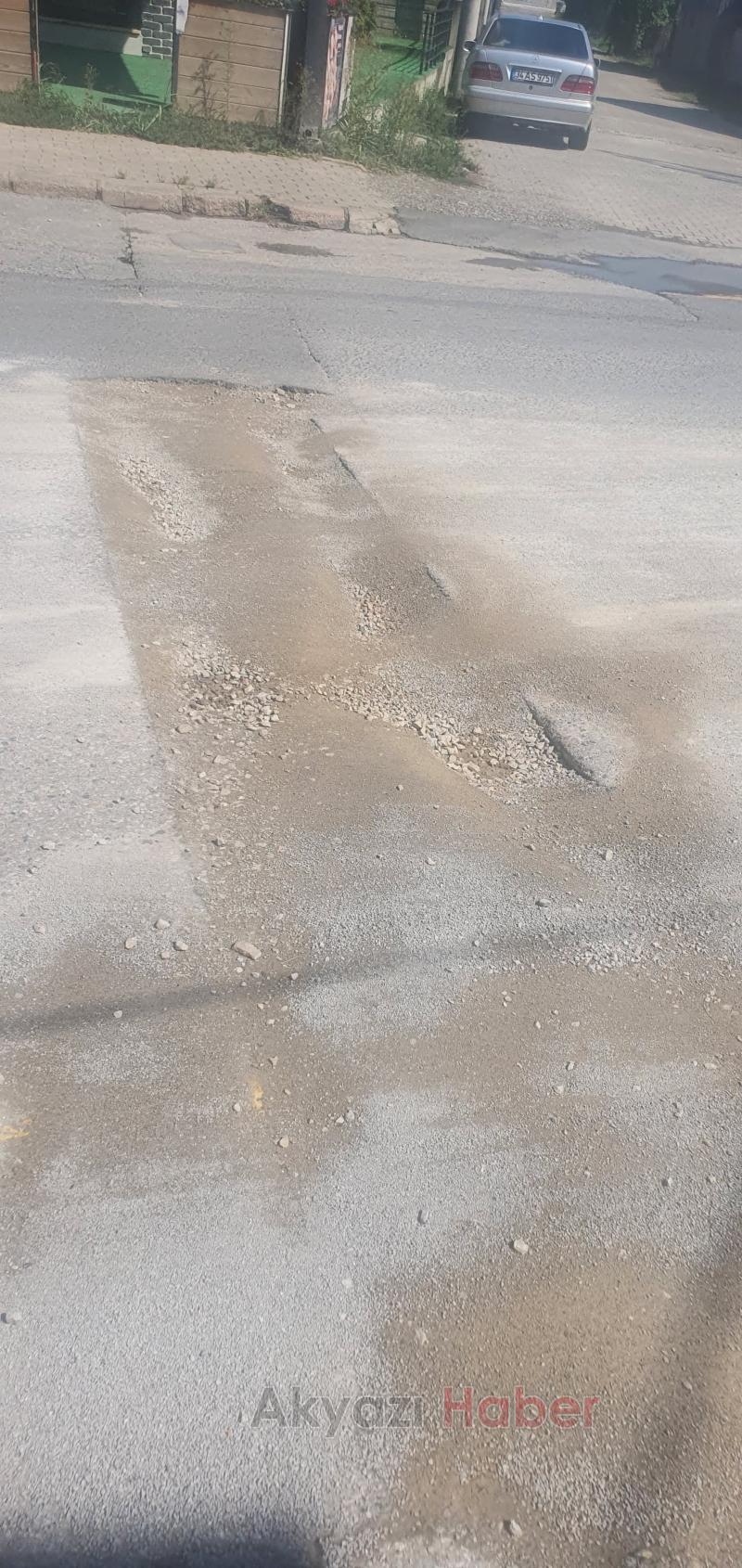 Caddedeki çukur motosikletliye kaza yaptırdı İşte o anlar