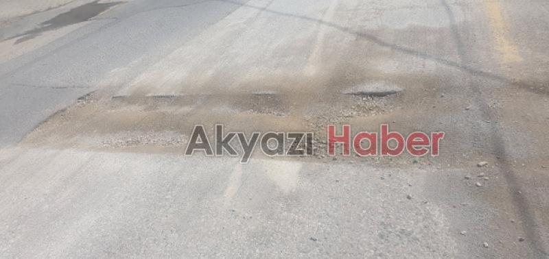 Akyazı Haber'in gündeme getirdiği o çukur asfalt yamayla kapatıldı