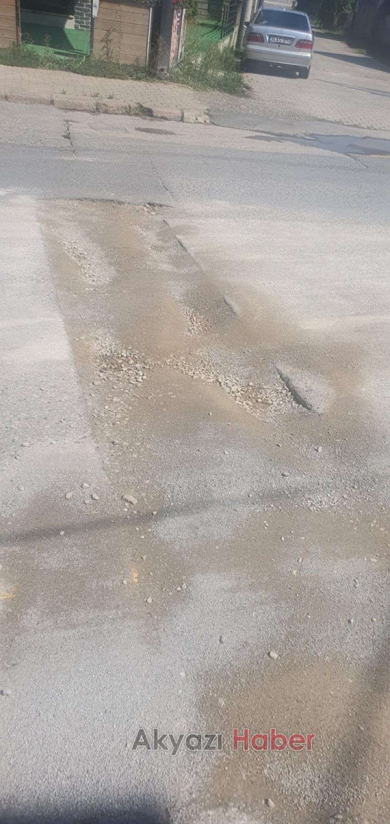 Akyazı Haber'in gündeme getirdiği o çukur asfalt yamayla kapatıldı