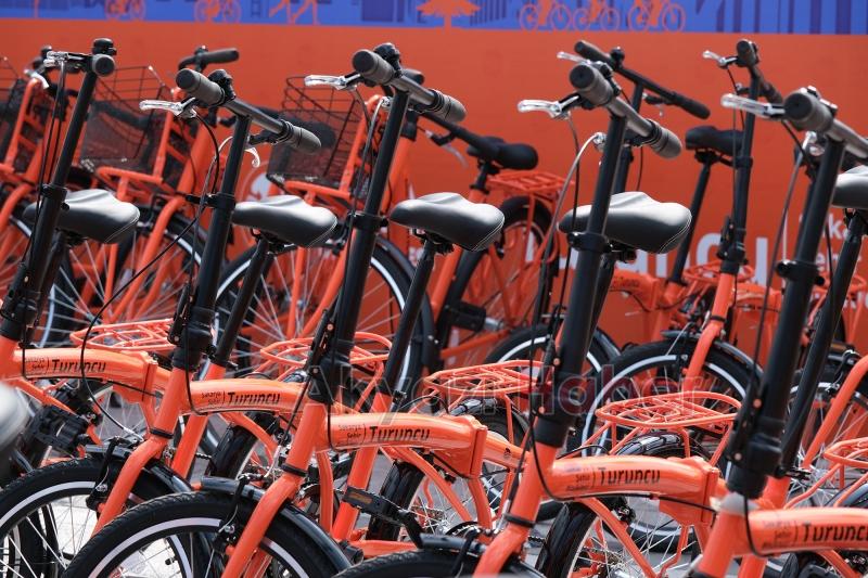 Turuncu bisikletlere Akyazı'da büyük ilgi