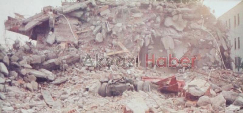 17 Ağustos 1999 Depremi'nde Akyazı'daki yıkımdan fotoğraflar