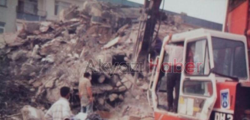 17 Ağustos 1999 Depremi'nde Akyazı'daki yıkımdan fotoğraflar