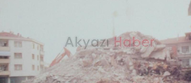 17 Ağustos 1999 Depremi'nde Akyazı'daki yıkımdan fotoğraflar
