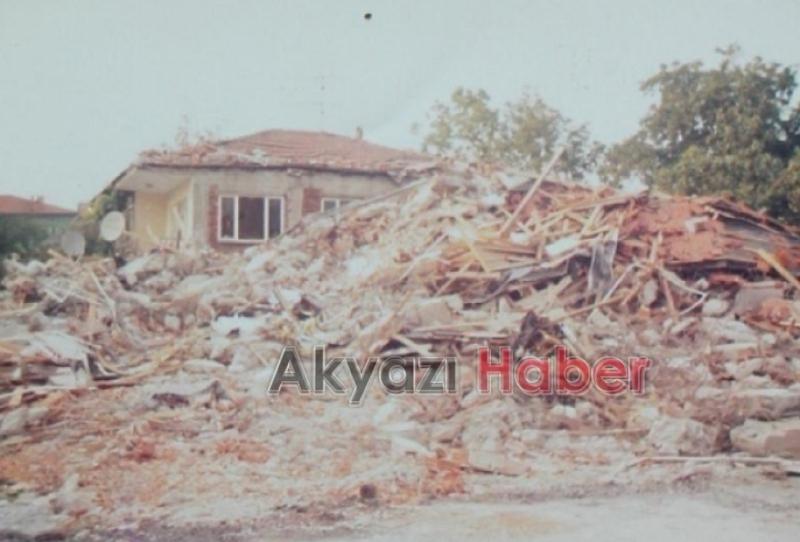 17 Ağustos 1999 Depremi'nde Akyazı'daki yıkımdan fotoğraflar