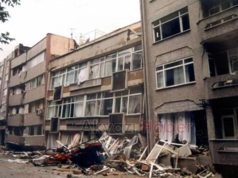 Sakarya'da 1999 Depremi'nin yol açtığı yıkımdan fotoğraflar