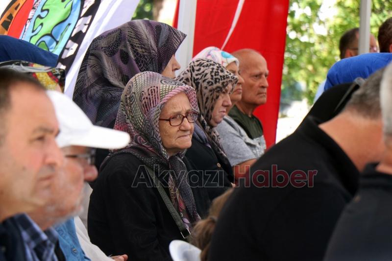 Deprem Şehitliğinde anma