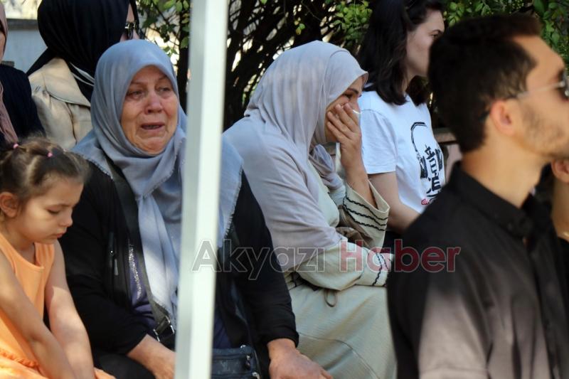 Deprem Şehitliğinde anma