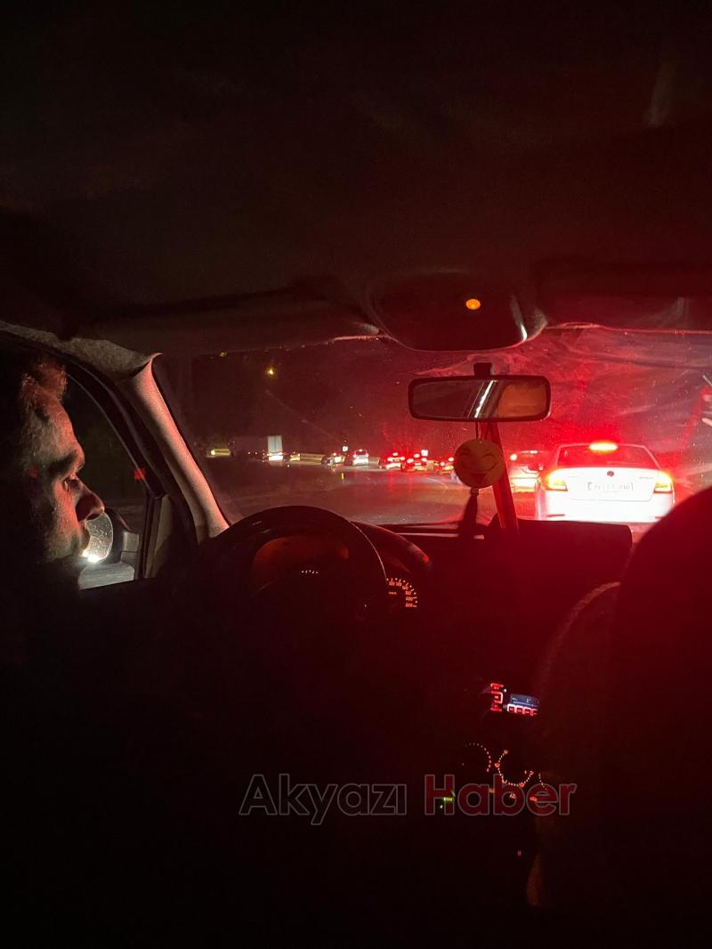 Bolu'daki trafikten kaçanlar Akyazı'da yoğunluk oluşturdu