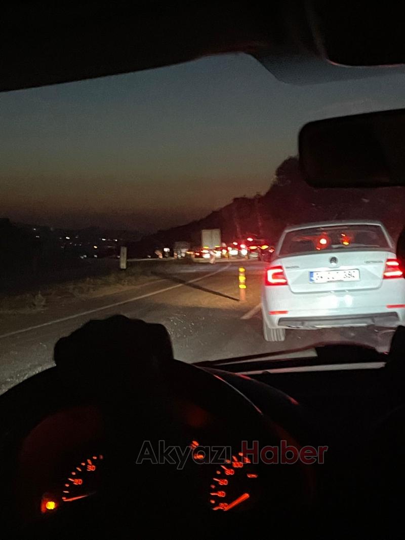 Bolu'daki trafikten kaçanlar Akyazı'da yoğunluk oluşturdu