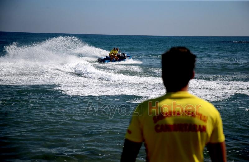 Cankurtaranlar 360 kişiyi boğulmaktan kurtardı