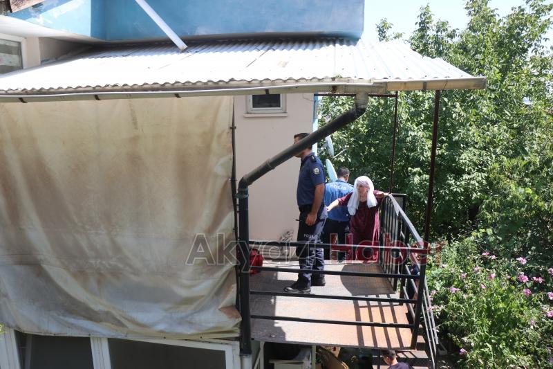 Uyuya kalan hemşire ekipleri alarma geçirdi